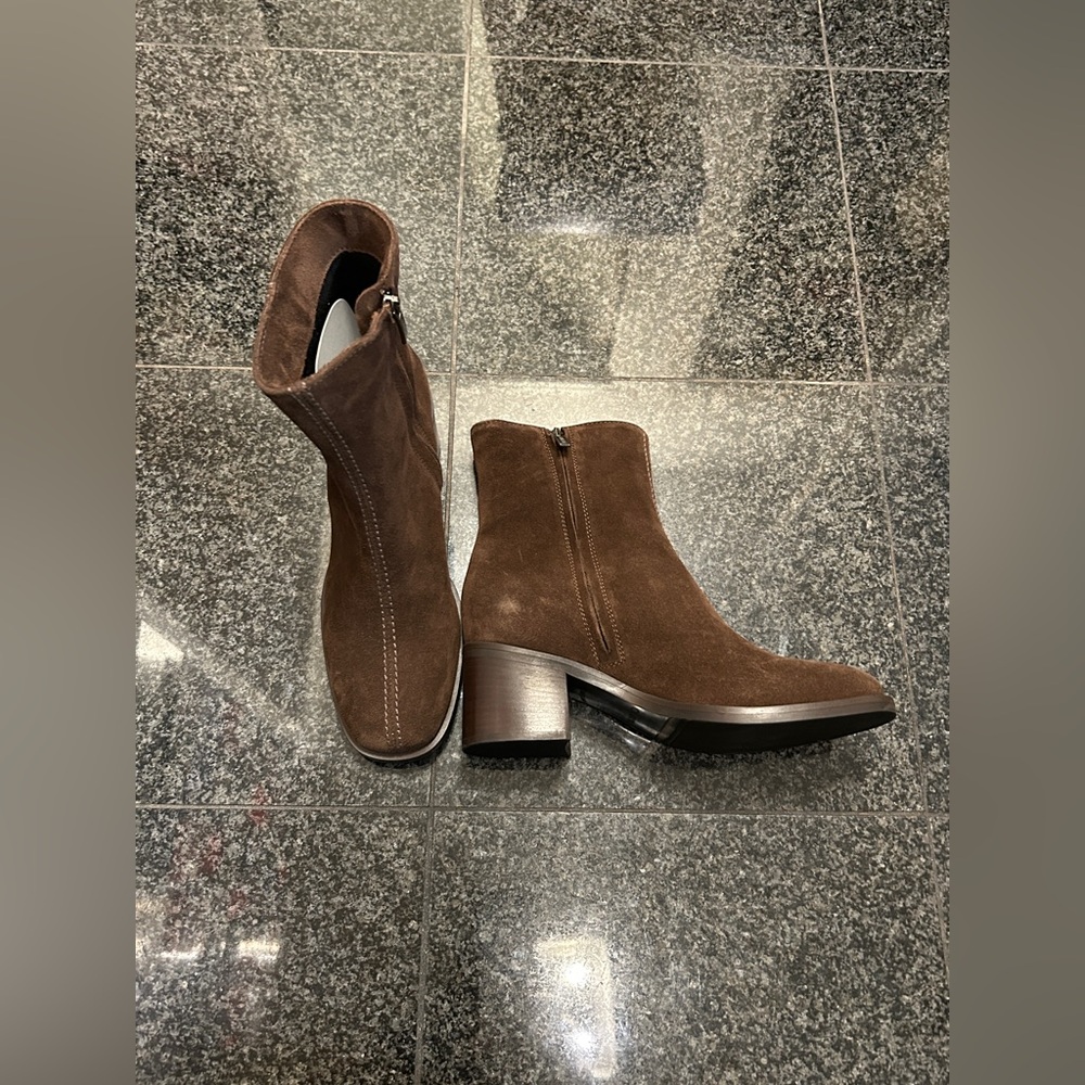 La CANADIENNE Brunette Suede Heeled Boots - Picture 2 of 3